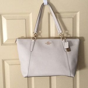 COACH AVA TOTE IN CROSSGRAIN LEATHER F57526
